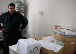 Parte de los elementos secuestrados, en la subcomisaría de Matheu.