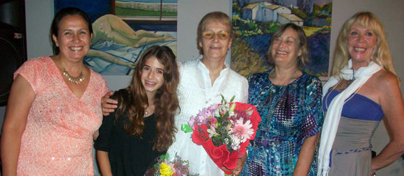 Silvia Landriel, directora de la Casa del Niño, Catalina Leichner, Araceli de Souza Valente, Mirta Belyin y Cristina Alonso.