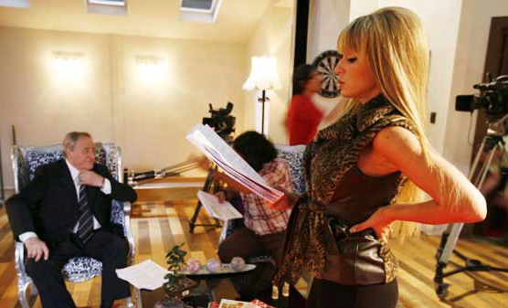 imagen Florencia Peña y Roberto Carnaghi, en un set de filmación.