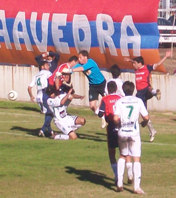 ampliar imagen Por arriba, Armenio complicó a Sarmiento.