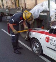 Los bomberos debieron utilizar tijeras hidráulicas.