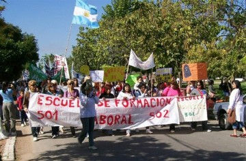 movilizacion-docente-medium Los docentes y padres se movilizaron por la ciudad