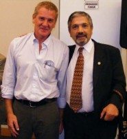 Ricardo Santo, ex secretario de Gobierno de Patti y candidato a concejal de Unión PRO, junto a De Narváez.