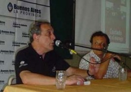 Traverso, durante una charla en Mar de Ajó.