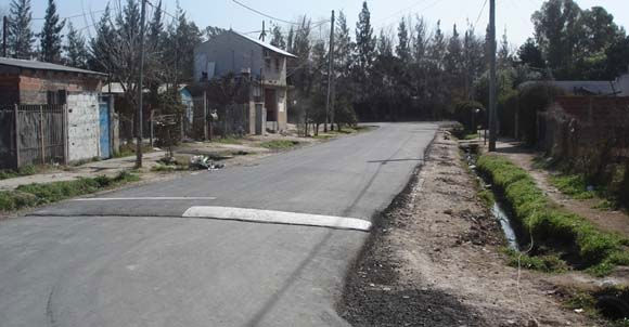 El asfalto también llegó a la calle Yrigoyen, en Acceso Norte.