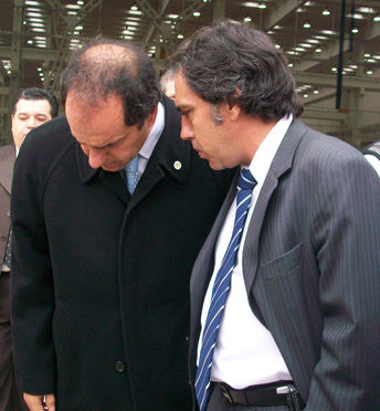 guzman-con-scioli El Intendente, en Gestamp, hablando con Scioli.