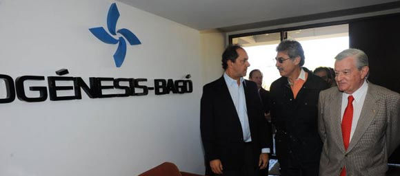 scioli El gobernador recorrió las instalaciones de la planta, en Garín, junto a sus autoridades.