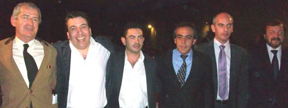 Jorge Landau, Walter Blanco, Sebastián Rey, Sandro Guzmán, Elio Miranda y Roberto Costa se fotografiaron juntos al término de la velada. 