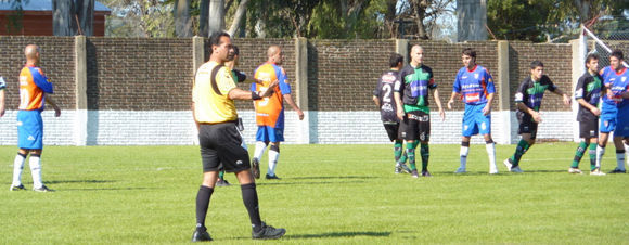 armenio Deportivo Armenio y Nueva Chicago brindaron un partido donde las ideas fueron un bien escaso.