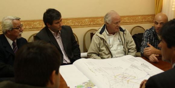 Los representantes del Centro de Ingenieros fueron recibidos por el secretario de Obras Públicas del Municipio.