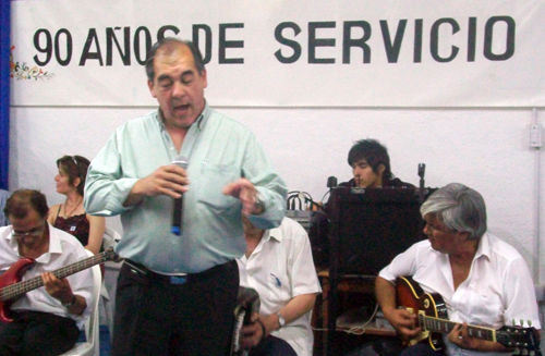 Edgardo Cavagna se destacó cantango tangos.