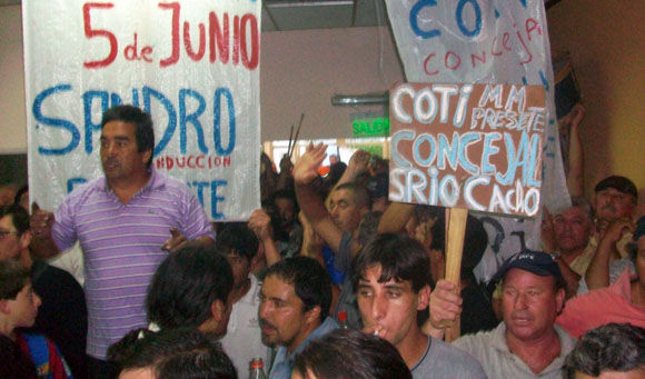 Los parciales de Rognone, el viernes 4, coparon la zona de acceso al Palacio Legislativo.