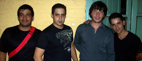 Daniel Tarchini y sus músicos: Ricardo Babace (bombo), Marcos Lugo (guitarra base) y Gabriel Picioni (bajo). 