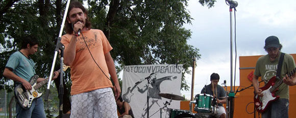 Spunky, una de las bandas locales que tocó el sábado en Maquinista Savio.