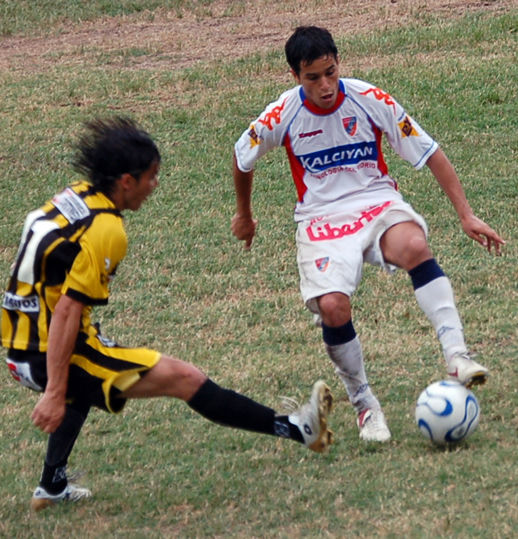 ampliar imagen En su casa, Armenio apenas pudo rescatar un punto ante Flandria.
