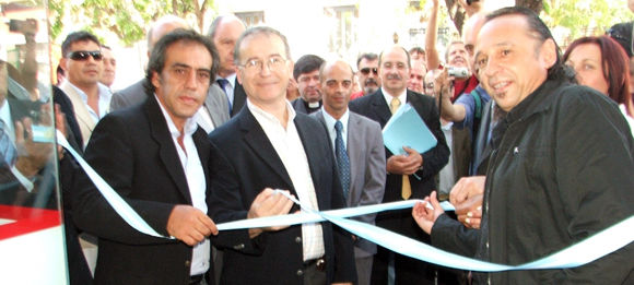 Del corte de cintas participaron, junto a Guzmán, el director provincial de Delegaciones e Inspecciones, Omar Comeli, y José Luis Casares.