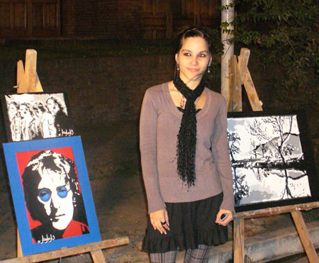 ampliar imagen Brenda Casaglia y sus creaciones, en la peatonal.