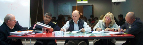 imagen En la mesa de autoridades, Juan Carlos Papa, el comisario Carlos Vara, Juan Butori, ELba Sobral y Víctor Berardi.