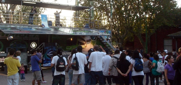 El hip hop se apoder&oacute; del escenario de la peatonal de Maschwitz, en una propuesta que convoc&oacute; al p&uacute;blico juvenil.