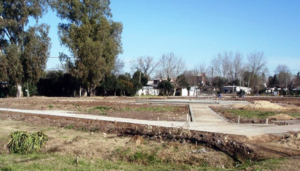 La carpeta en las veredas perimetrales e internas ya está lista.