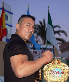 Aquiles Cano obtuvo en 2009 el cinturón de kick boxing de la ISKA.