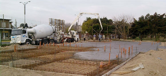 imagen En el primer tramo de la obra se adaptó el suelo para hacer la base sobre la que se construirá el edificio.