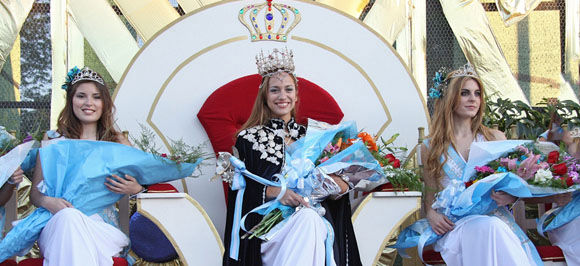 Janet Vanesa Ocampo y sus princesas, Marion Ayelén Richard y Tatiana Gementto. Janet Vanesa Ocampo y sus princesas, Marion Ayelén Richard y Tatiana Gementto.