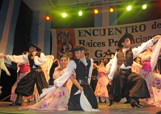 El ballet Sapucay, de Garín, se presentó en la tercera luna del festival.