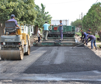En el barrio Presidente Perón se está pavimentando la calle Rucci.