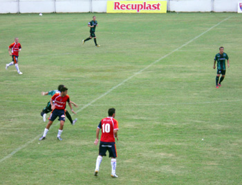 El tricolor dejó atrás una racha de siete partidos invicto y sigue en Promoción.