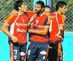 Víctor Gómez volvió a convertir y estiró la racha positiva de Armenio.