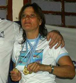Passalacqua, en el podio, cargada de medallas.