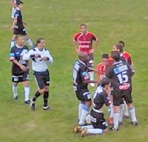 El partido terminó con Galeano expulsado y ánimos muy caldeados en el tricolor.
