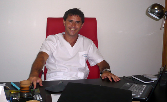 González tiene 37 años, se graduó en 1998 y trabaja en el Hospital Naval.