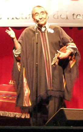 Jaime Torres se dirigió al público con simpatía y bromas.