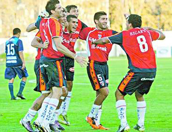 El madrugador gol de Frattini le abrió las puertas de la felicidad al tricolor.