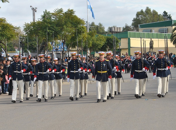El desfile cívico militar tuvo una participación pocas veces vista y duró más de dos horas.