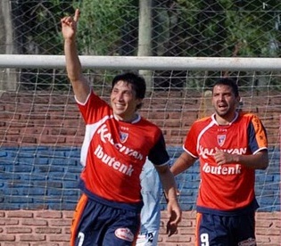 Gómez se quedó en Armenio y arrancó el torneo con todo. 