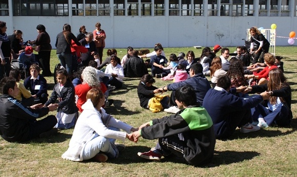 En el polideportivo municipal se realizaron juegos y talleres recreativos de integración.