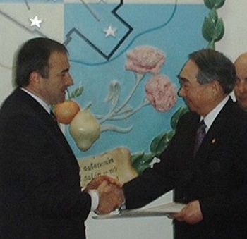 Fa visitó Escobar en octubre de 2002 y Patti le organizó una recepción en el hall del Palacio Municipal.