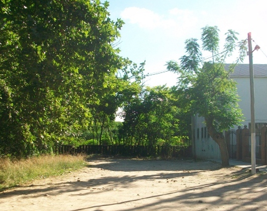 Las vías cortan la calle Los Lazaristas. Ahí está proyectado el túnel.