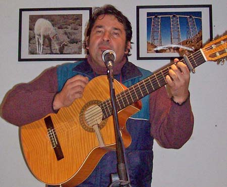 Hernán Albornoz clasificó como mejor cantante solista de tango.