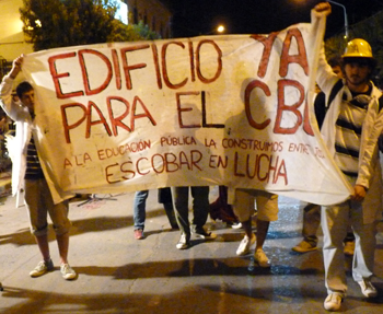 J&oacute;venes universitarios ven&iacute;an reclamando que la UBA tenga un edificio propio para ampliar su oferta horaria y acad&eacute;mica.