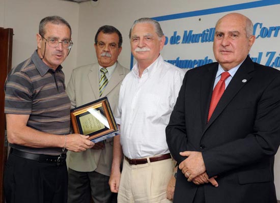 Jorge Baglivo también recibió una plaqueta por sus tres décadas de trayectoria.