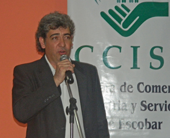 El presidente de la Cámara, Hernán González, dirigió su mensaje a los presentes.