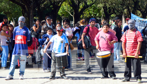 Militantes en un reclamo de la Coordinadora Aníbal Verón