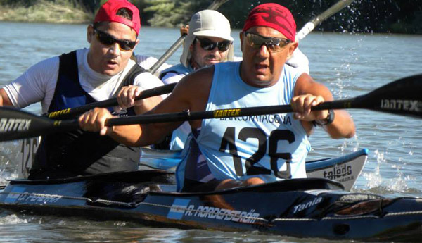 Diego Pereyra remó con el neuquino Roberto Nordenstram, en la categoría travesía “B”.