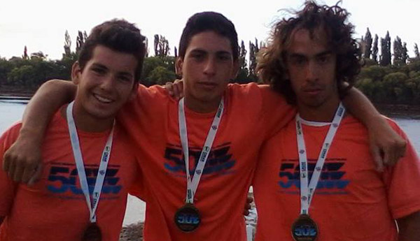 Micozzi, Acosta y Romano, los tres palistas del Club de Remo y Naútica Belén de Escobar.