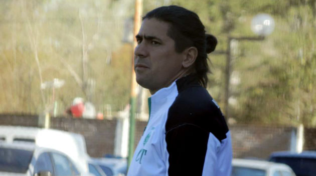 "Fede" Domínguez dirigió 37 partidos, con 10 triunfos, 11 empates y 16 derrotas.