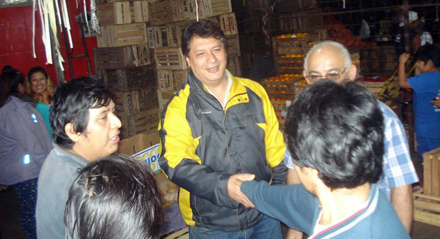 En recorrida de campaña, Cantero visitó el predio de la colectividad boliviana junto al concejal Daniel Tossio.